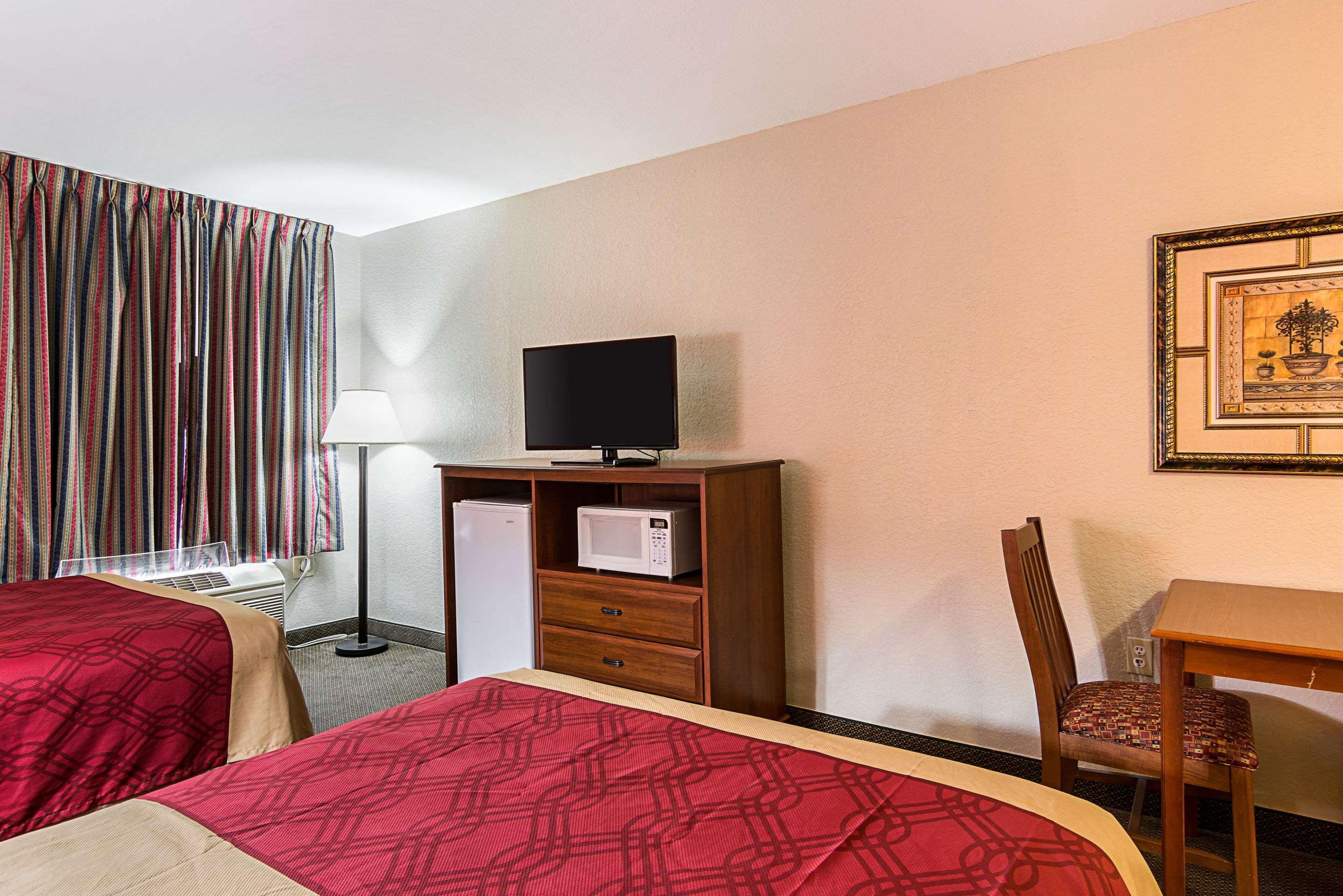 Lodge Econo Andrews Afb Clinton